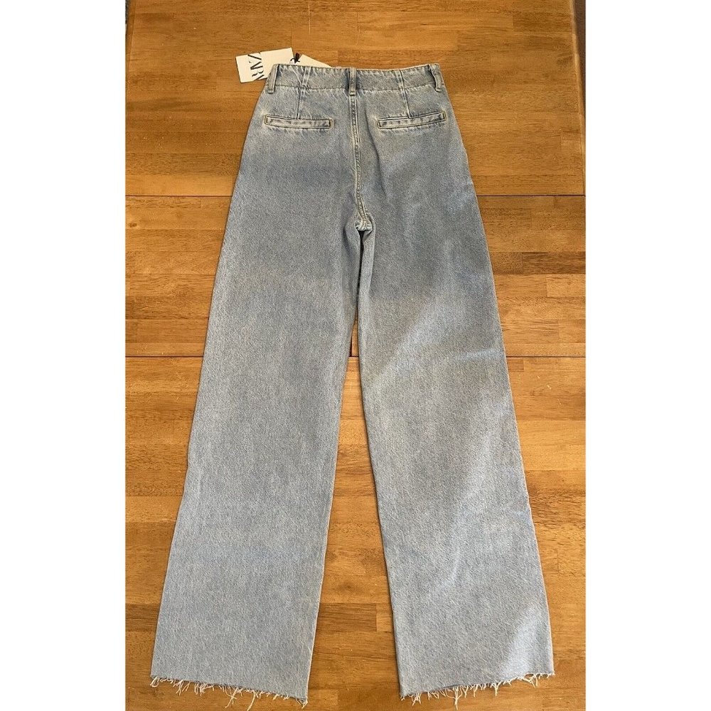Zara Jeans Womens 34 Blue Light Wash Hi Rise Wide‎ Leg Raw Hem Size USA 2 NWT - Picture 2 of 11